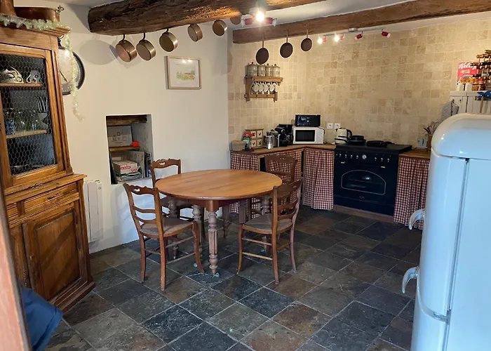 בית נופש Abbaye - Maison Entiere - Jardin - Jacuzzi *